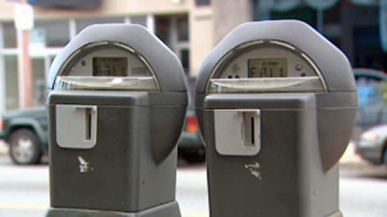 A new hand-held device will issue parking tickets with photographic evidence, such as expired parking meters, in Windsor, Ont.