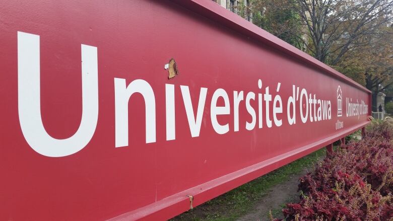 A close up of an outdoor sign at the University of Ottawa.