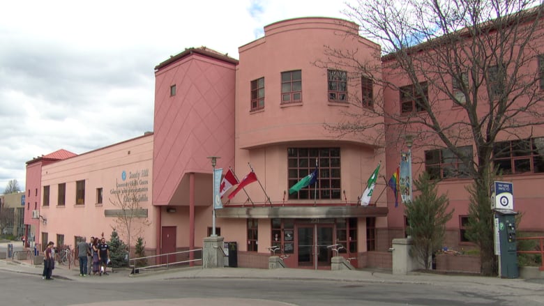 The main door to a city public health centre.