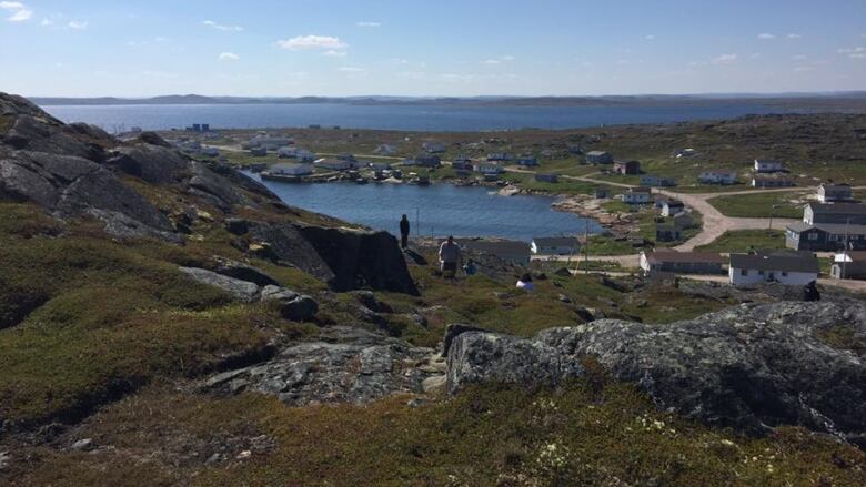 Houses are spotted along a community with a bay in the centre. 