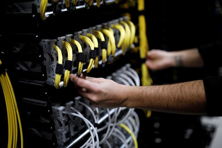 Image of 2 male hands and computer wires