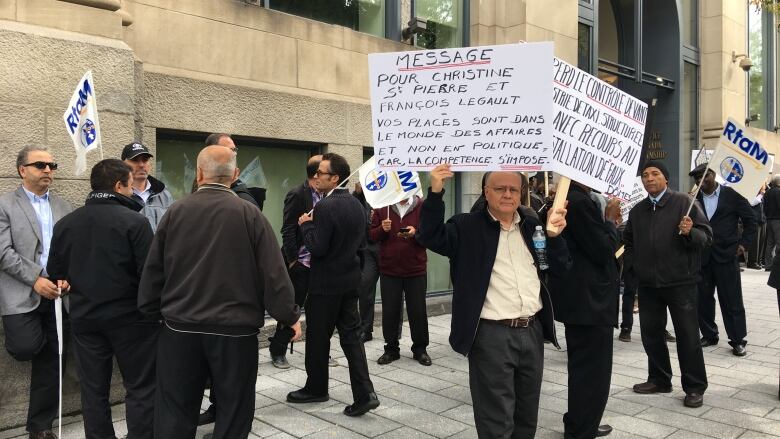 People protesting.