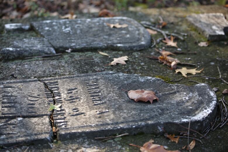 Close up of a tombstone on the ground.