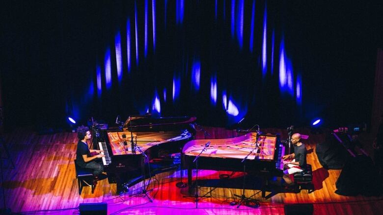 2 pianos on stage with players Eddie and Quincy Bullen.