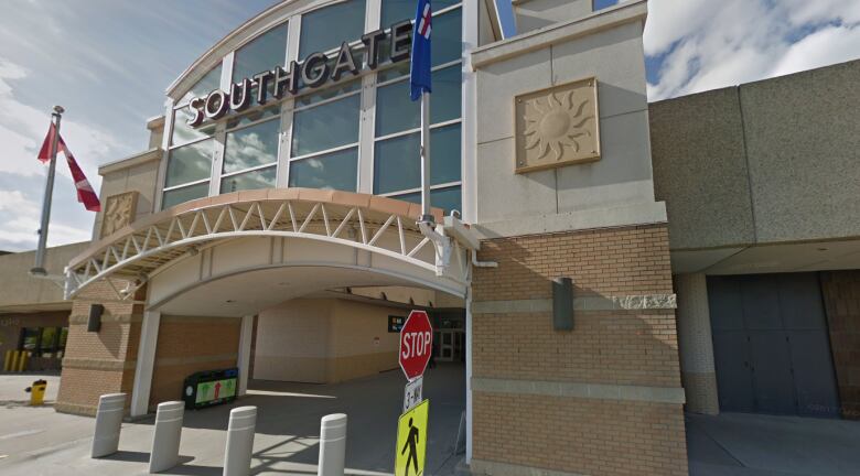 The entrance of a shopping centre