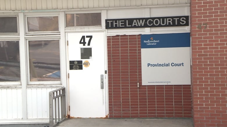 A photo of an entrance to a court building.