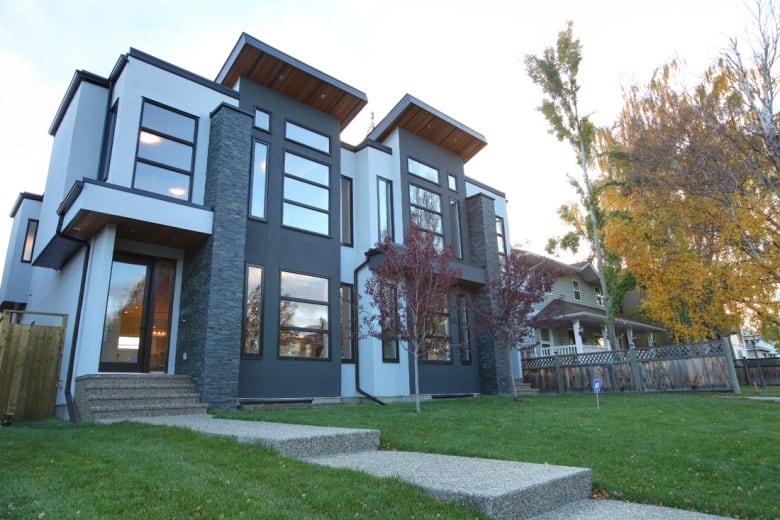 An infill sits beside a single family home.