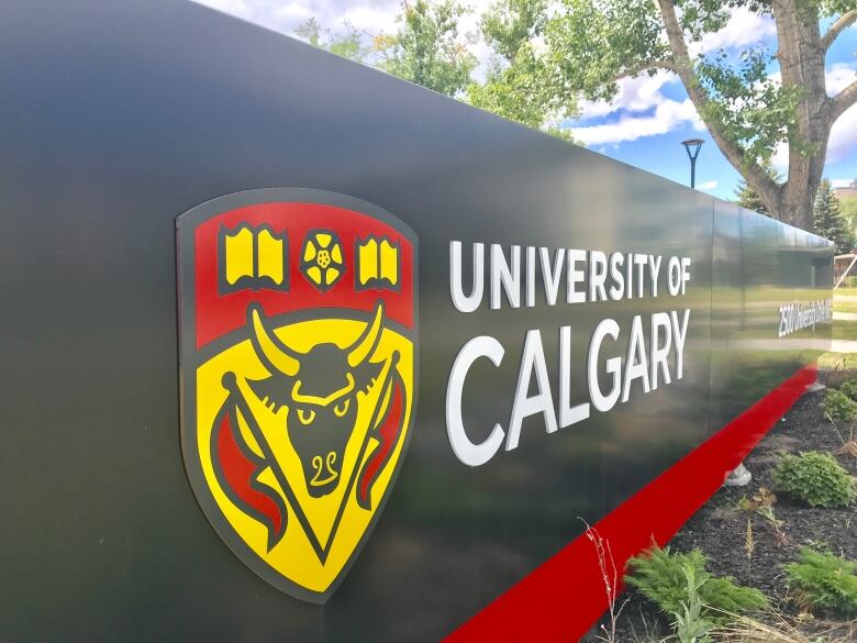 A close up of the University of Calgary sign. 