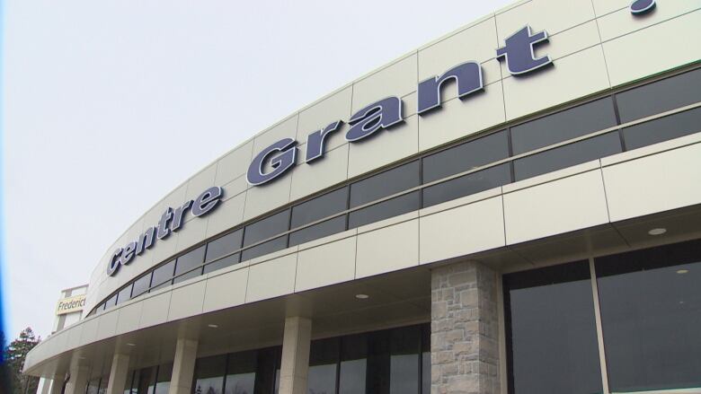 A building that says Centre Grant on it in blue lettering