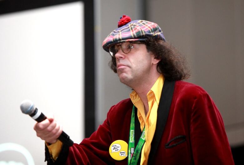 A guy in a tartan hat with a microphone