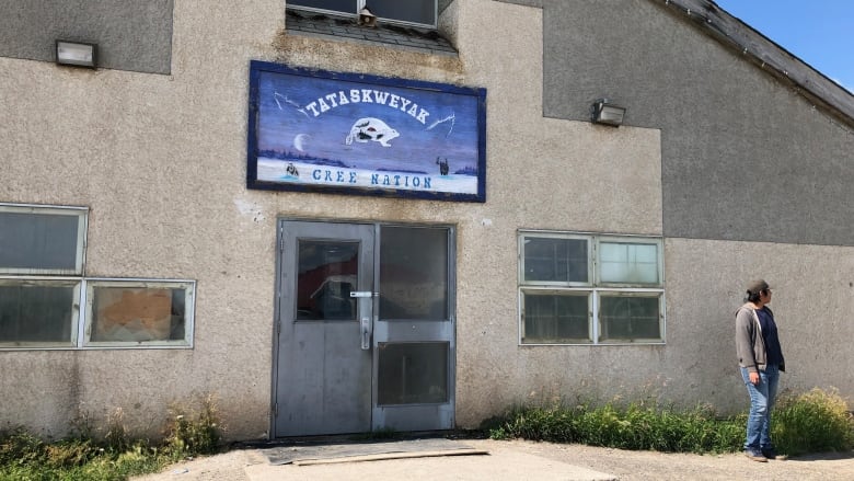 A blue sign on a building that reads 