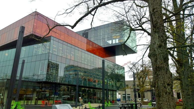 A photo of a a glass building.