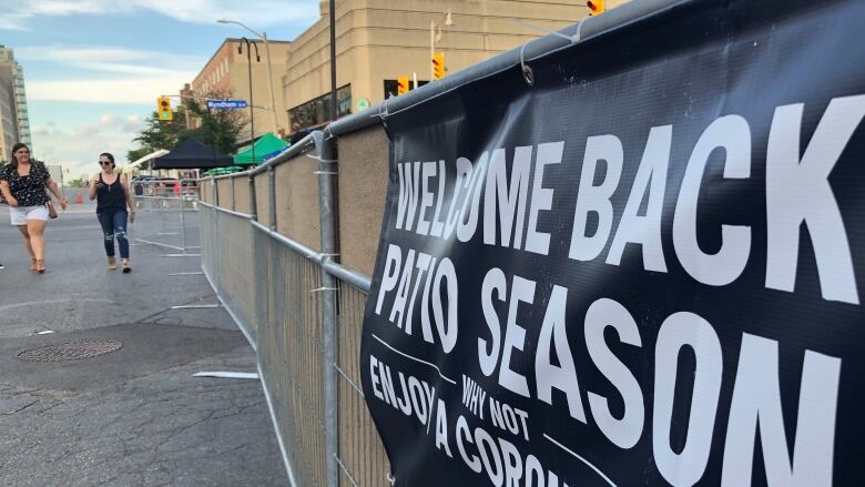 A sign welcomes people to the downtown dining district in Guelph in the summer of 2020.