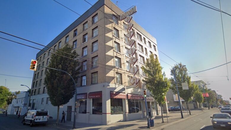 A six-storey hotel on the corner of a street block.