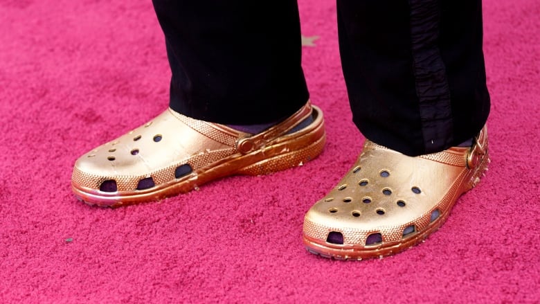 LOS ANGELES, CALIFORNIA  APRIL 25: Questlove, shoe detail, attends the 93rd Annual Academy Awards at Union Station on April 25, 2021 in Los Angeles, California. (Photo by Chris Pizzello-Pool/Getty Images)