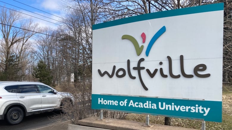 Welcome sign for the Town of Wolfville, N.S.