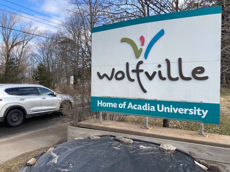 Welcome sign for the Town of Wolfville, N.S.