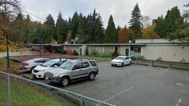 A screengrab taken from Google Street View shows Queen Elizabeth Annex elementary school in Vancouver, behind a parking lot in the fall. 