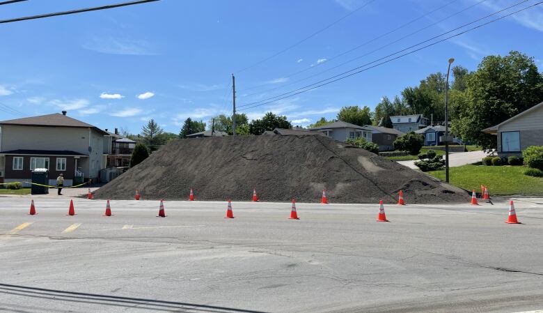 A large asphalt dike is blocking a street in the evacuation zone.