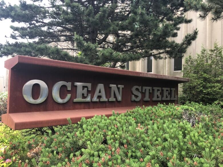 Sign looking like a steel bar that reads Ocean Steel