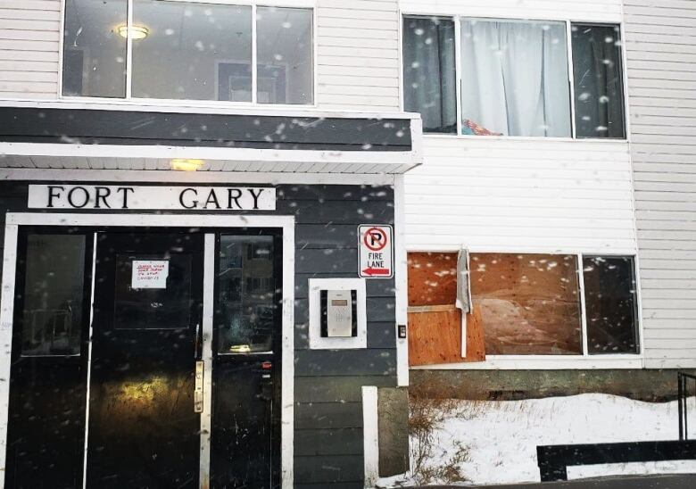 The front entrance of an apartment building with Fort Gary written above the doorway.