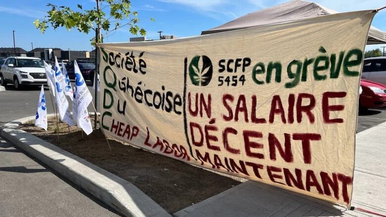 A banner in a parking lot with a pro-union message.