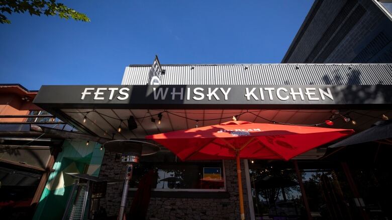 A storefront with the sign 'Fets Whisky Kitchen'.