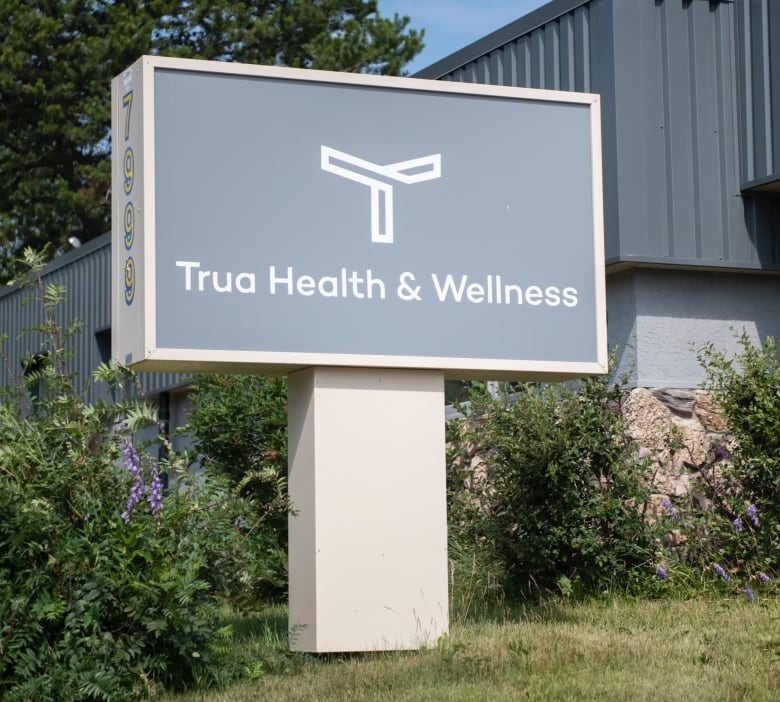 Commerical sign on a lawn in front of a building for the Trua Health and Wellness clinic.