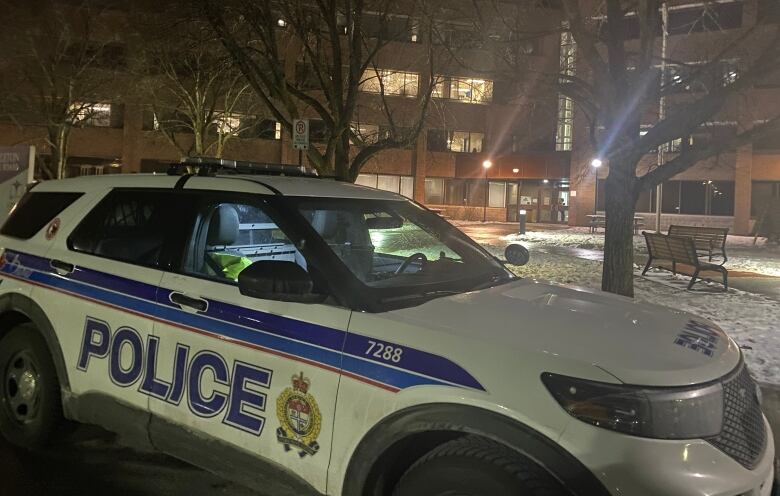 A police car parked in front of a building.