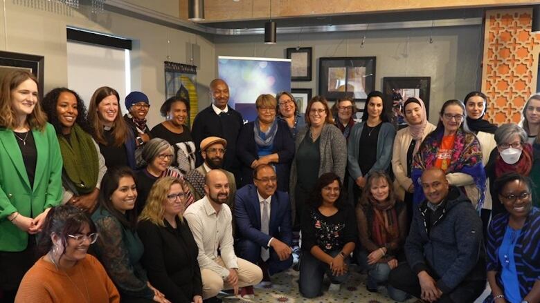 Mayor Sohi poses with community groups 