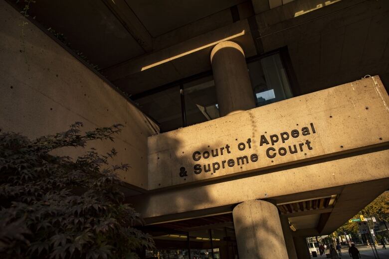 A photo of the building that says Court of Appeal and Supreme Court.