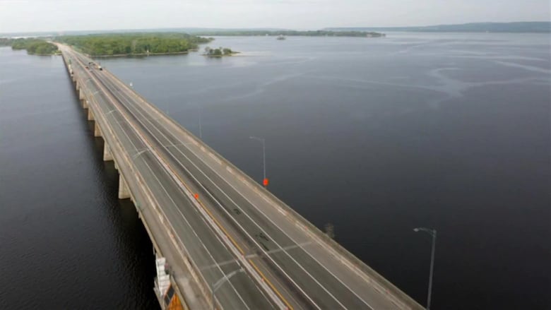 le-aux-Tourtes bridge