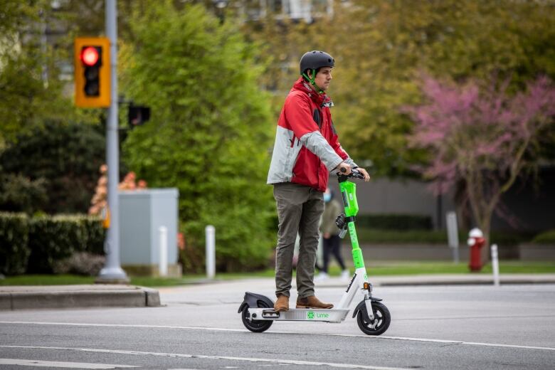 CBC reporter Jon Hernandez rides a Lime e-scooter during a preview of the Richmond ride share program.