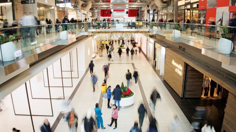 Mall patrons shop for Black Friday deals, in Toronto, on Nov. 25, 2022.