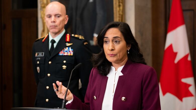 A photograph of Minister of National Defence Anita Anand and Chief of the Defence Staff Gen., Wayne Eyre.