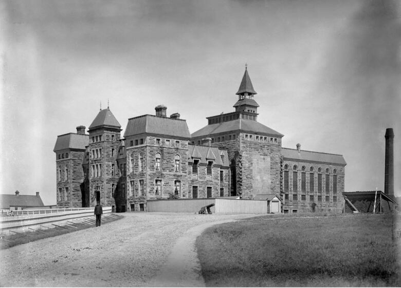 archival photo of large old stone building that is a penitentiary