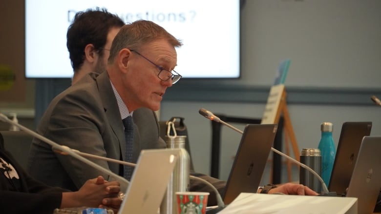 Richard Holder, an engineer and rail manager with the city, speaks to the transit commission Feb. 9, 2023 about the events that led to a multi-day service breakdown on Ottawa's LRT in early January. 