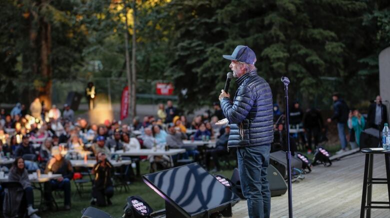 David Spade performing in The Great Outdoor Festival in Calgary in the summer of 2022. 