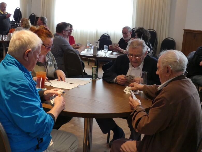 4 skat players at a table play a round of the card game