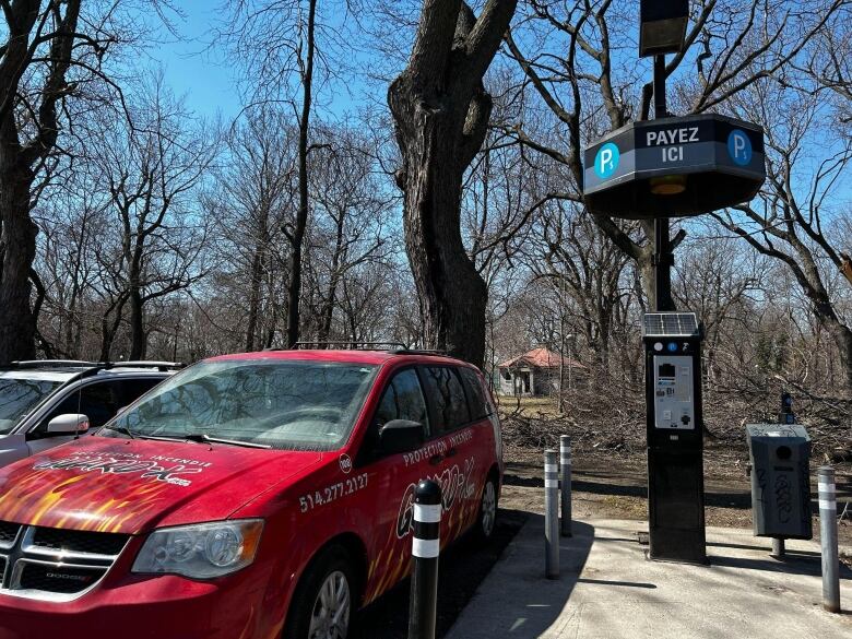 the parking lot at parc lafontaine