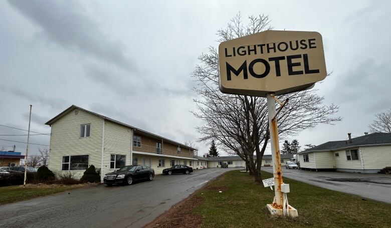 The sign at Baker's Lighthouse Motel in Summerside with the building behind it.