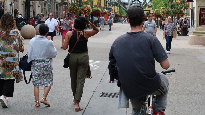 Pedestrians on Stephen Ave 2019