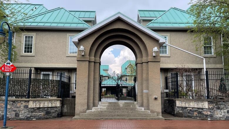 The front entrance to the River Run townhouse complex is shown.