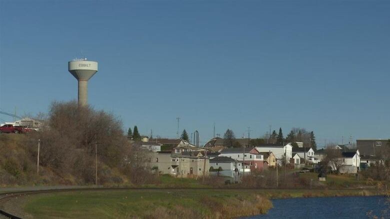 Houses and a watertower in Cobalt