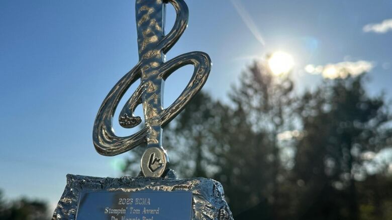 An award in the shape of a treble clef. 