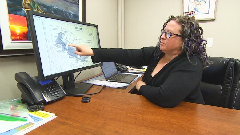 Melanie Giffin points to map on a computer.