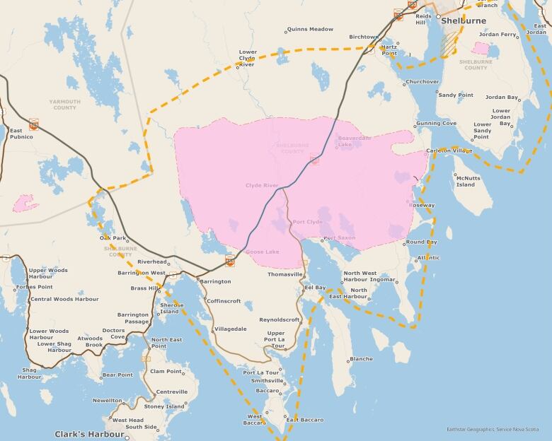 A map shows the fire perimeter, the evacuation area and the recommended evacuation area for fires burning in Shelburne and Yarmouth counties.