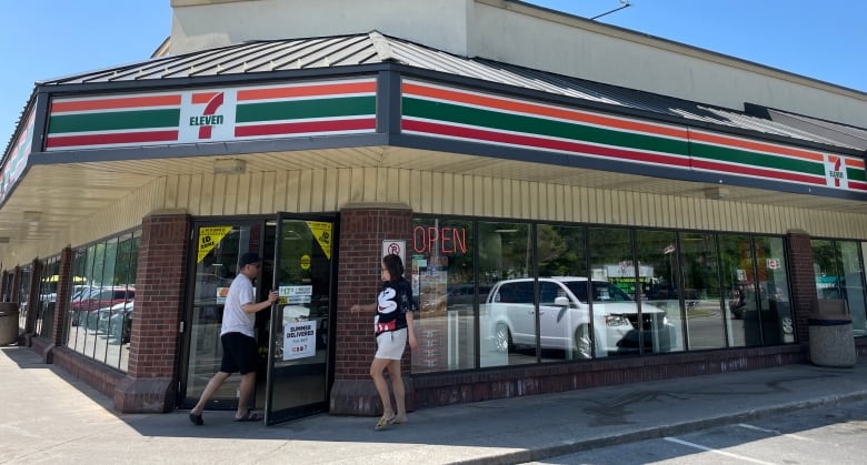 Exterior of 7-Eleven store in Niagara Falls, showing two people about to enter. 