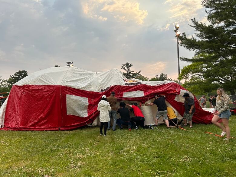 Volunteers put up a tent to house firefighters