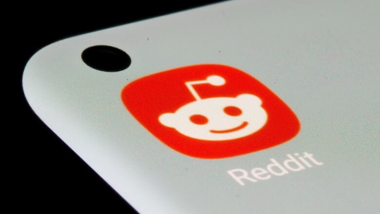 An illustration of the Reddit app.